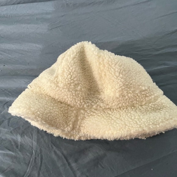 TNA cream Sherpa bucket hat, S/M - Picture 3 of 4